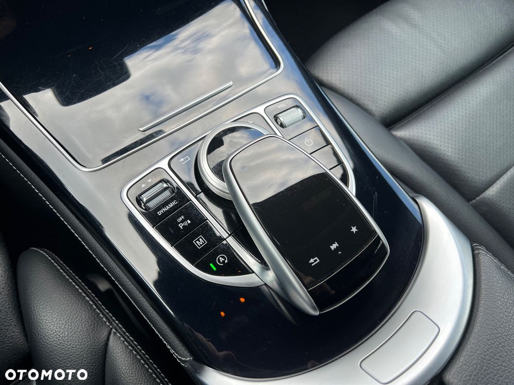 Mercedes-Benz GLC 250 4Matic 9G-TRONIC AMG Line - 28