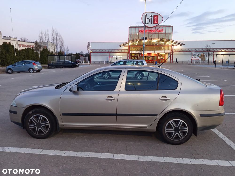Skoda Octavia 1.6 FSI Ambiente - 5