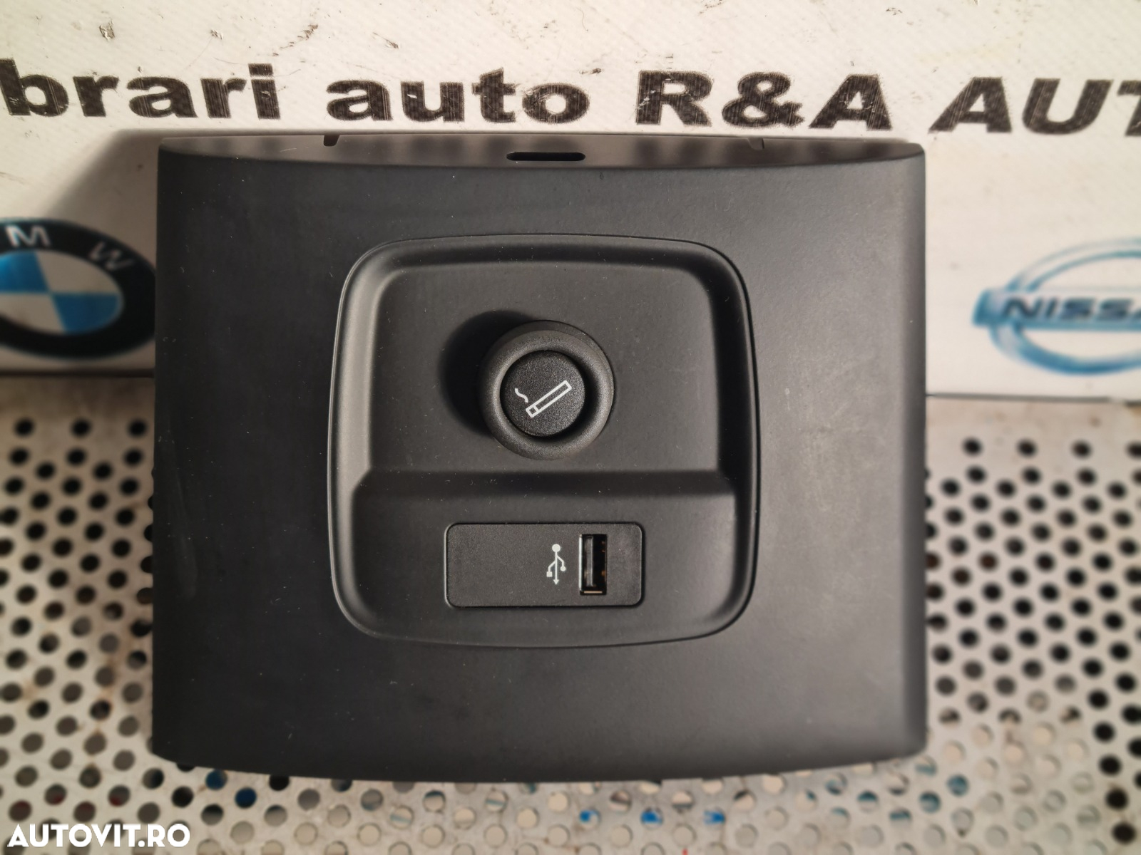 Modul Auxiliar Usb Bricheta Mini Countryman F60 An 2017-2018-2019-2020-2021 Dezmembrez Mini F60 Countryman 4x4 An 2017-2018-2019-2020-2021 2.0 D B47 Automat - Dezmembrari Arad - 4