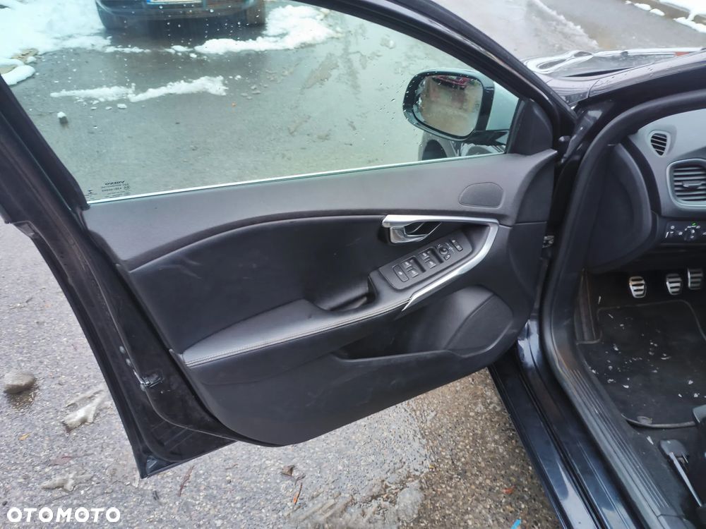 Volvo V40 D4 Drive-E R-Design Summum - 12