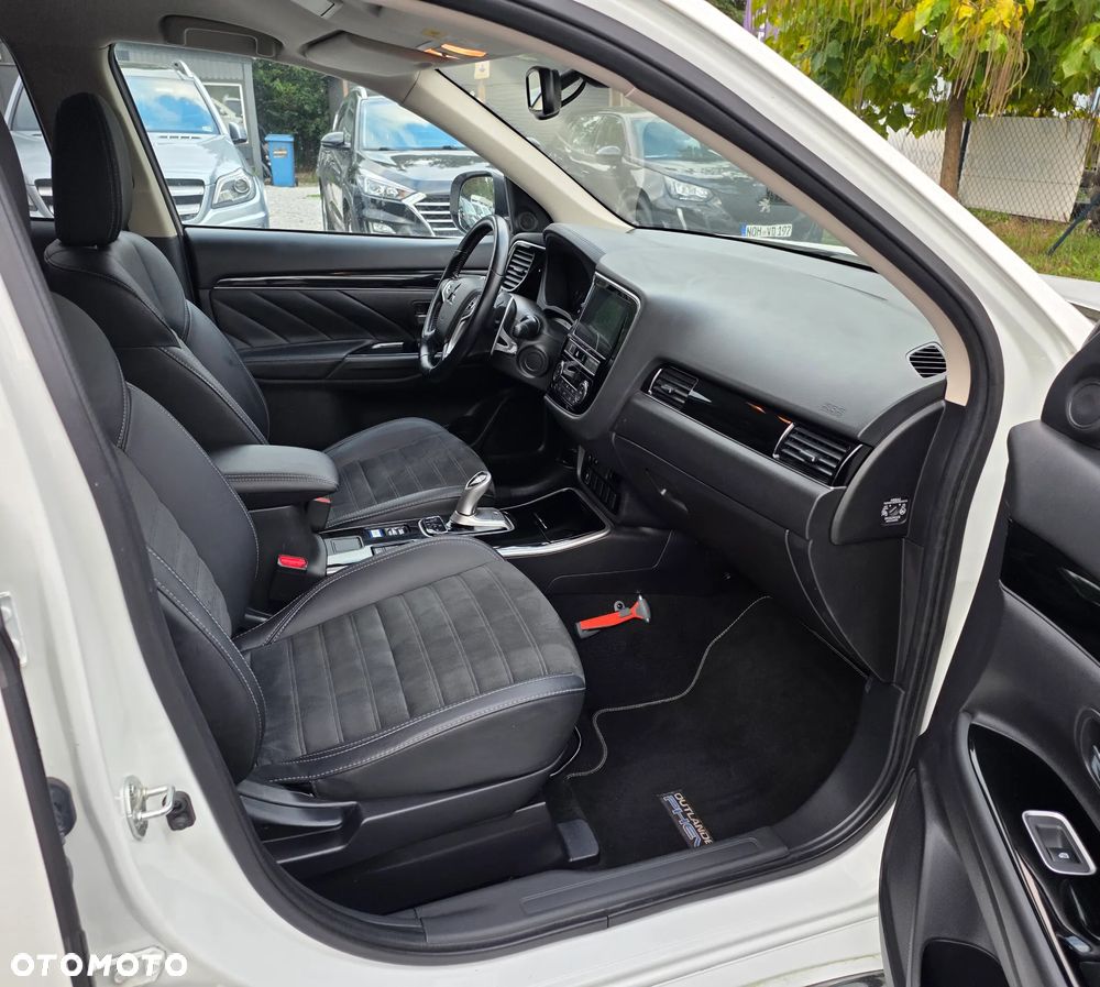 Mitsubishi Outlander 2.4 4WD Plug-In Hybrid Diamant - 14