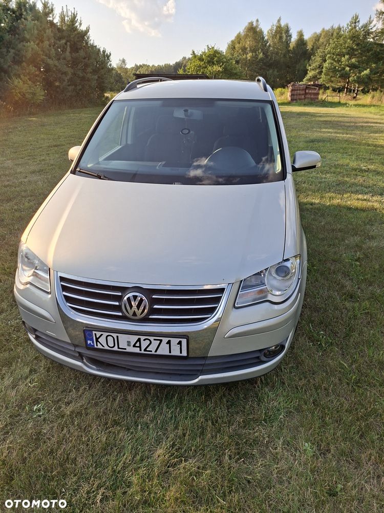 Volkswagen Touran - 1