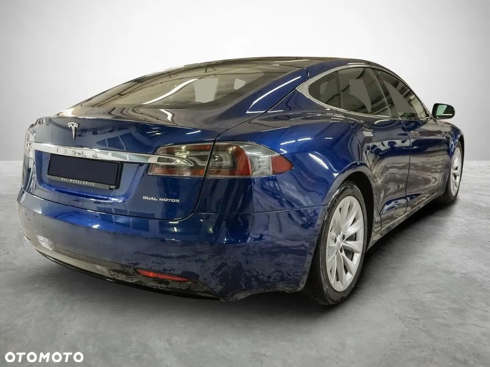 Tesla Model S - 8