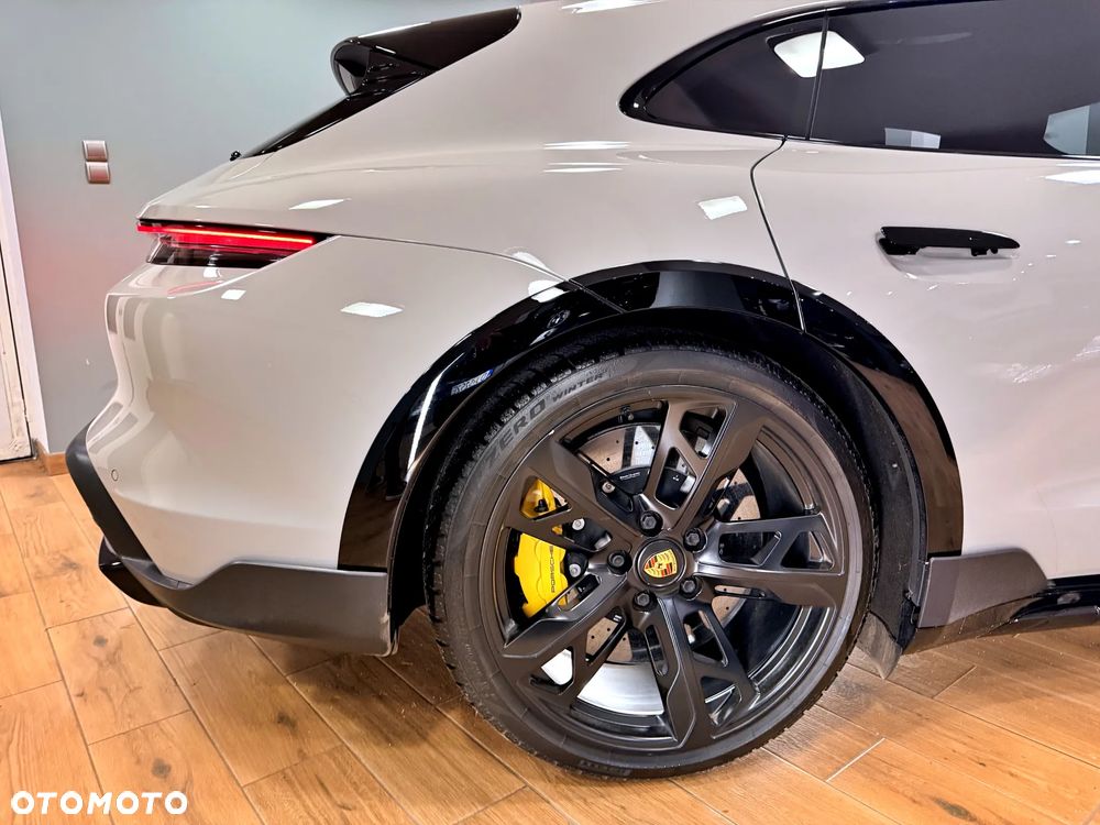 Porsche Taycan - 15