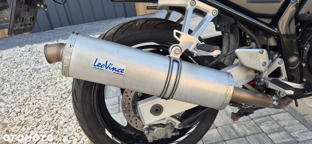 Yamaha FZS - 6