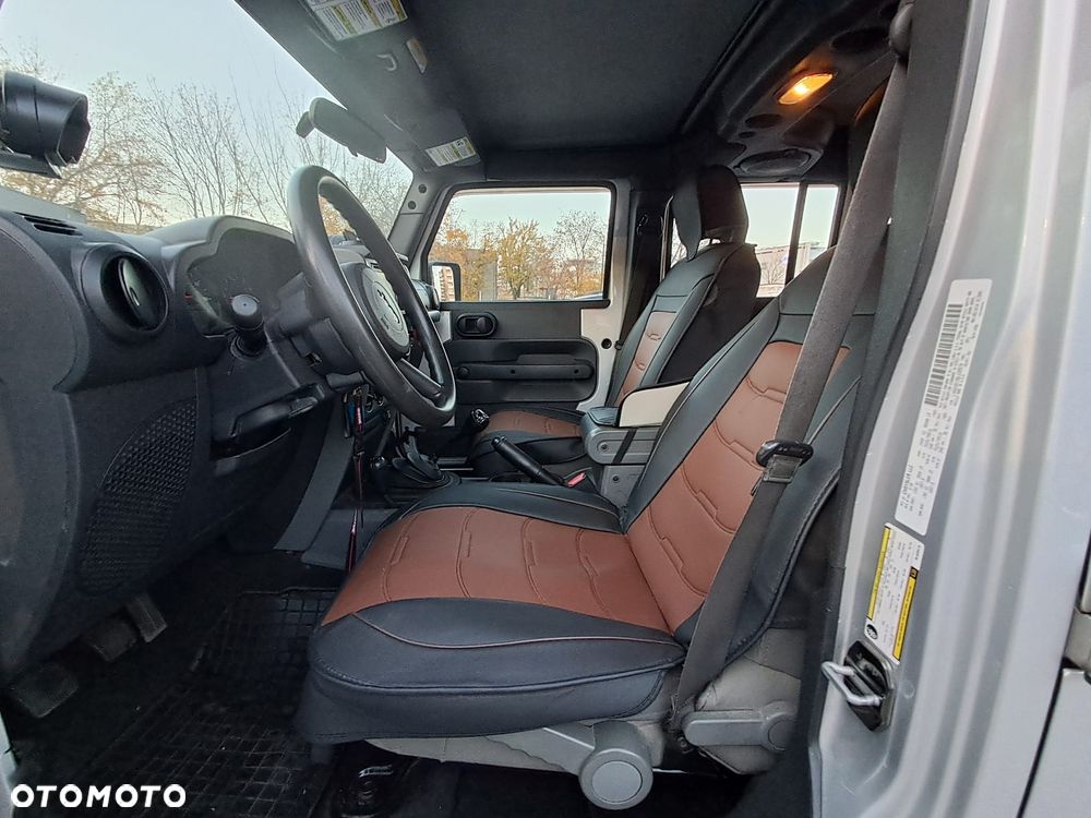 Jeep Wrangler Unlimited 3.8 Sport - 32