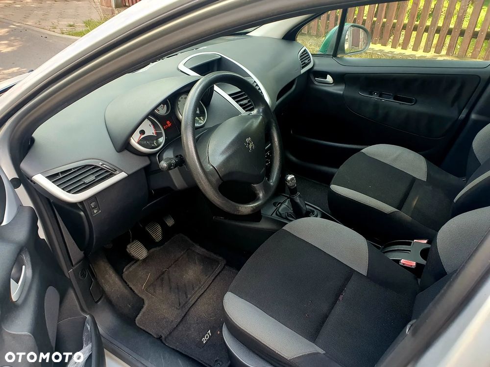 Peugeot 207 - 6