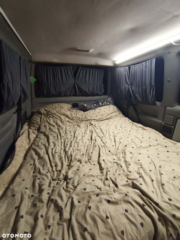 Volkswagen Multivan - 13