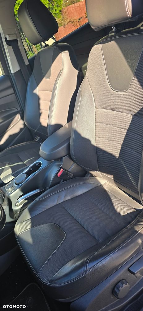 Ford Kuga - 4