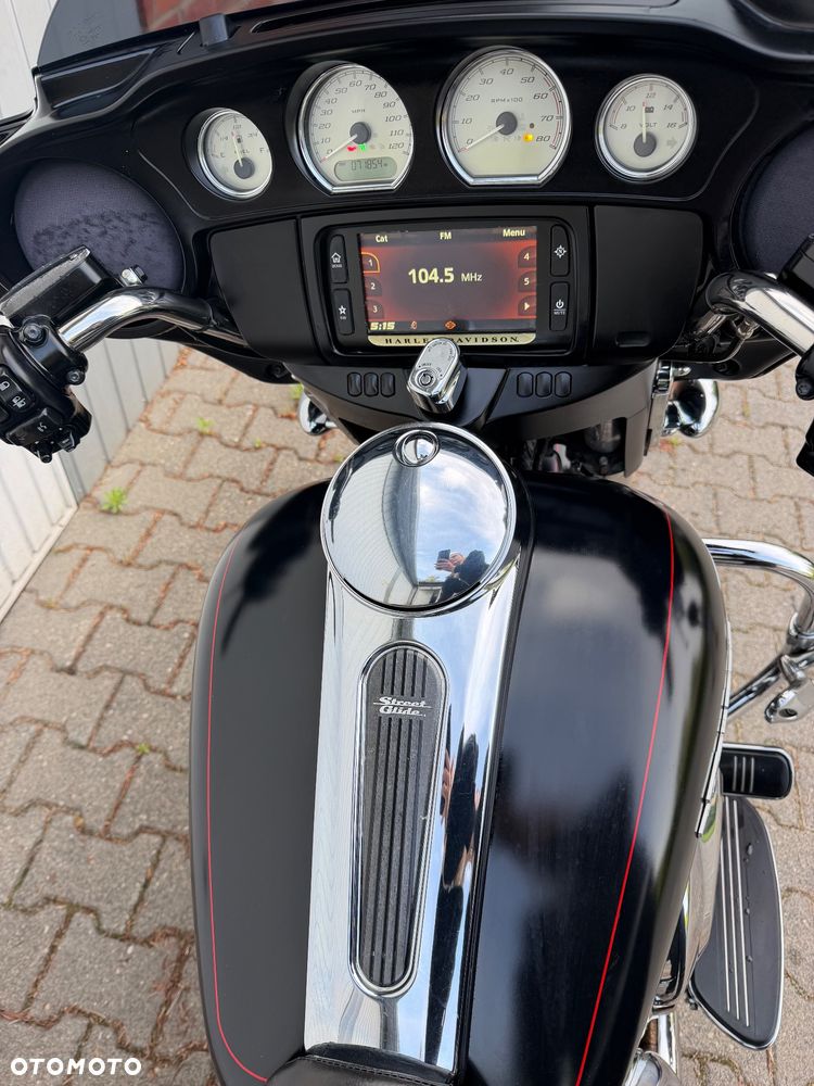 Harley-Davidson Touring Street Glide - 13
