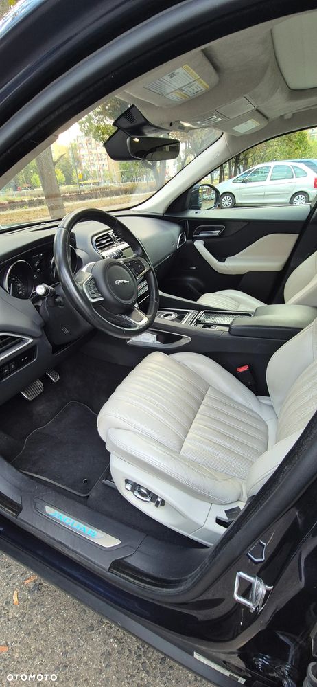 Jaguar F-Pace 30t AWD Prestige - 9