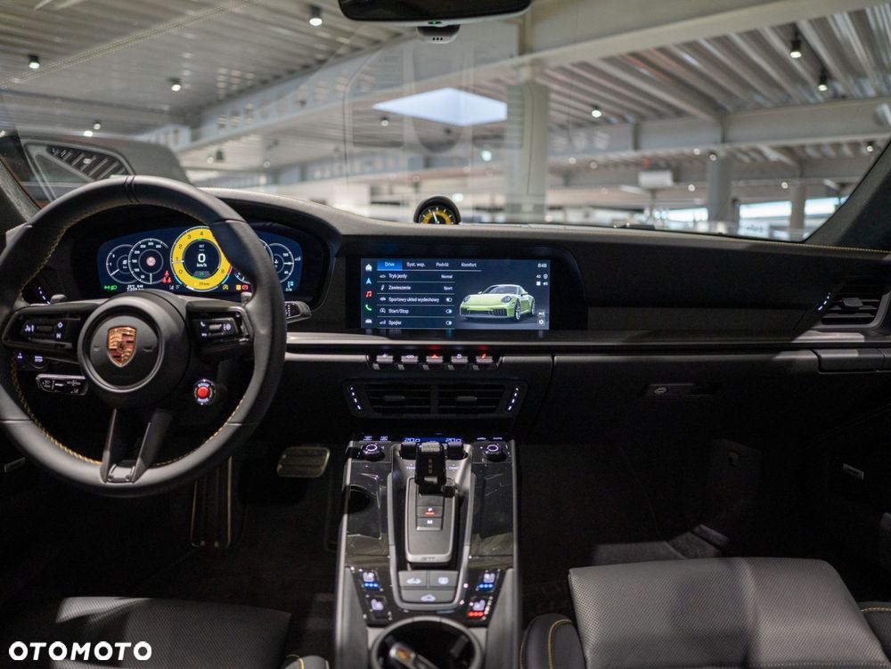 Porsche 911 Carrera T-Hybrid 4 GTS - 29