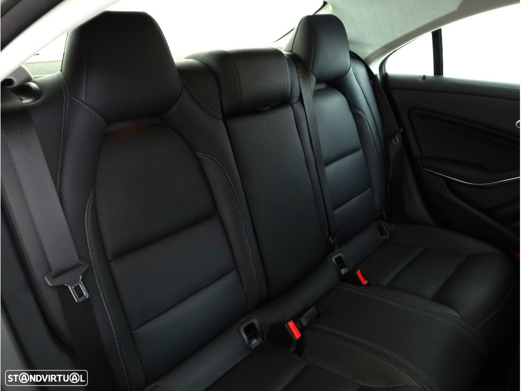 Mercedes-Benz CLA 180 d Aut. - 15
