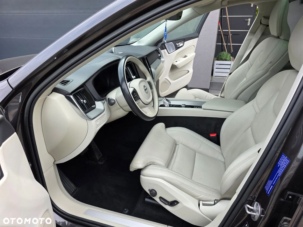 Volvo XC 60 T8 Plug-In Hybrid AWD Ultimate Bright - 11