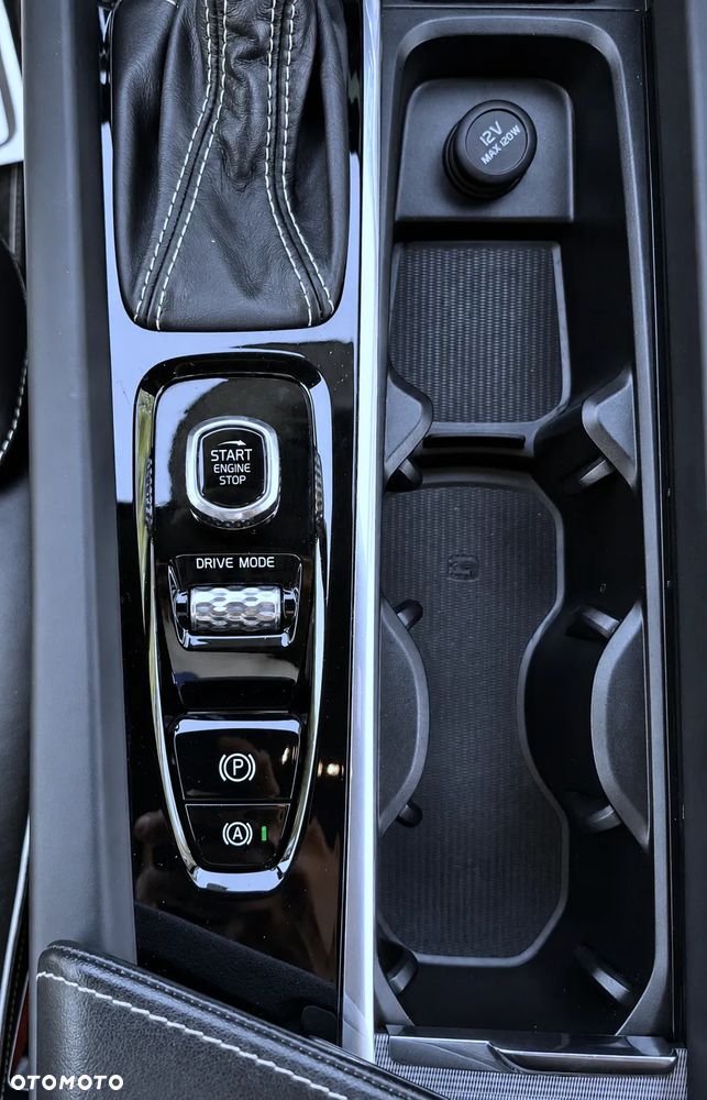 Volvo XC 60 D4 AWD Geartronic RDesign - 28