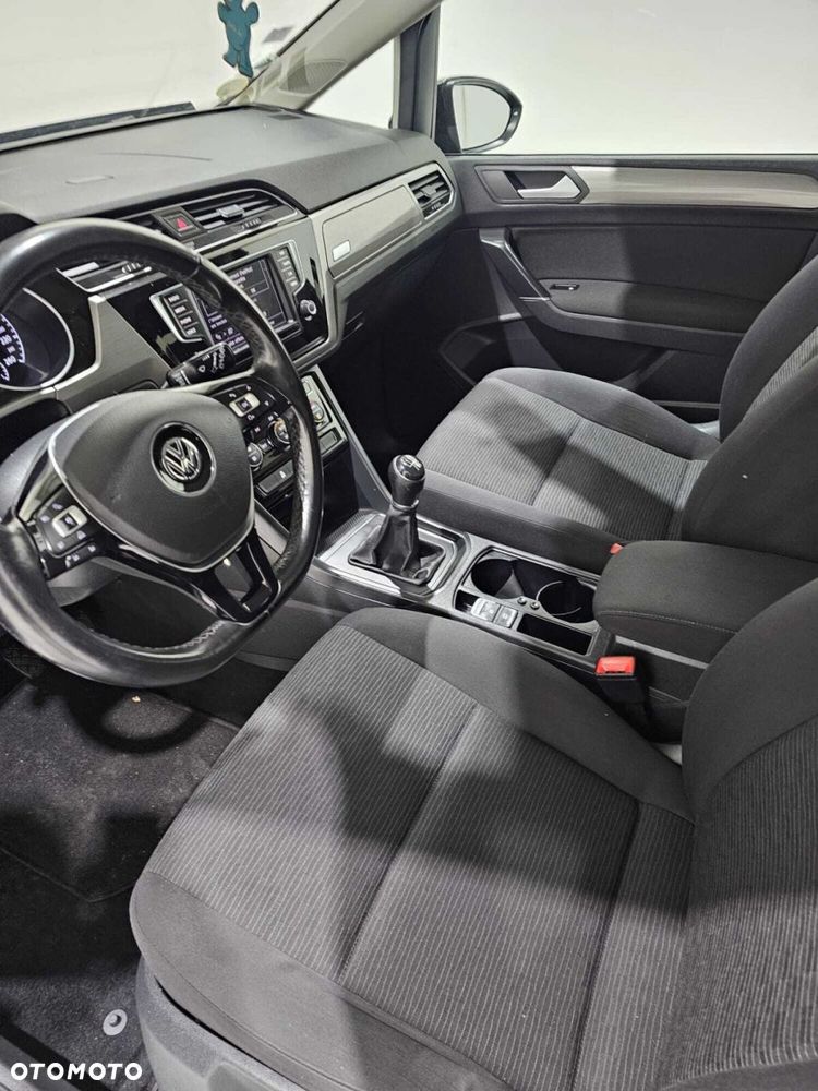 Volkswagen Touran - 9