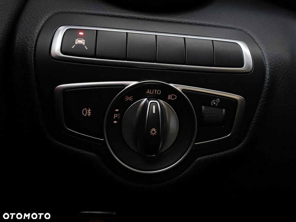Mercedes-Benz Klasa C 300 4Matic 9G-TRONIC Avantgarde - 37