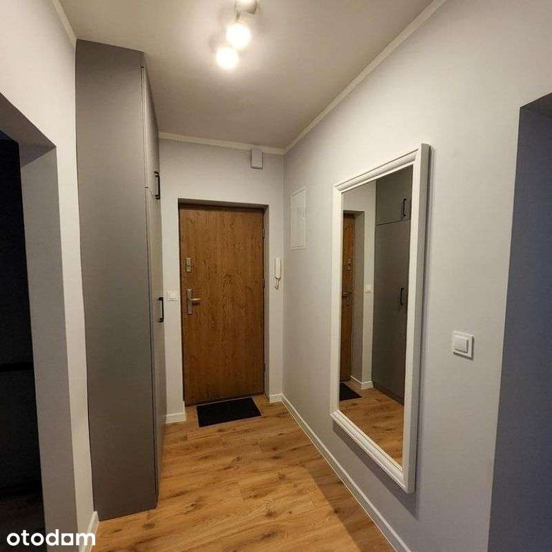 Nowo urządzone 2 pokoje na parterze, z dużym balkonem.