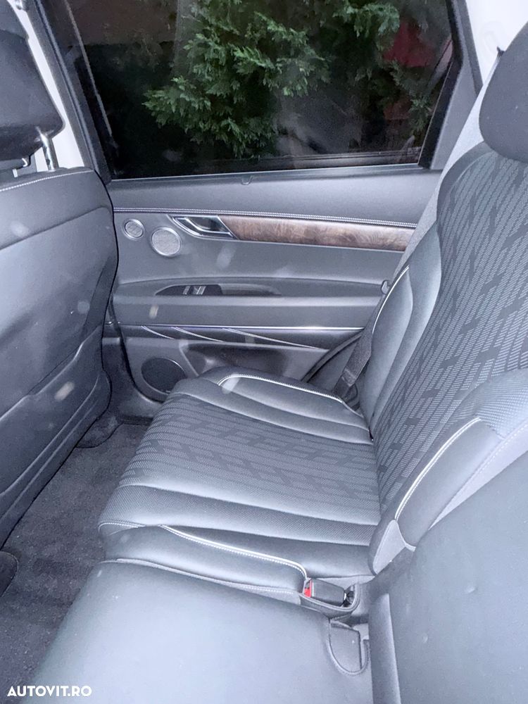 Hyundai Genesis - 16