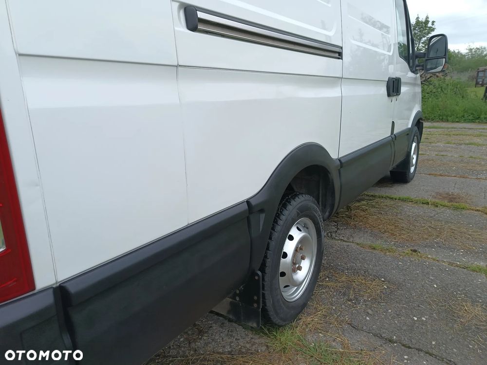 Iveco DAILY 35s13 L2H2 2.3 diesel 126kM, WEBASTO, HAK, CAMERA COFANIA, STAN BARDZO DOBRY, OGINALNY NIEWIELKI PRZEBIEG! Gotowy do pracy! - 22