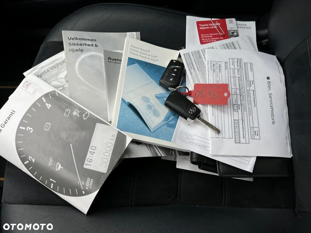 Toyota Avensis 1.8 Premium - 35