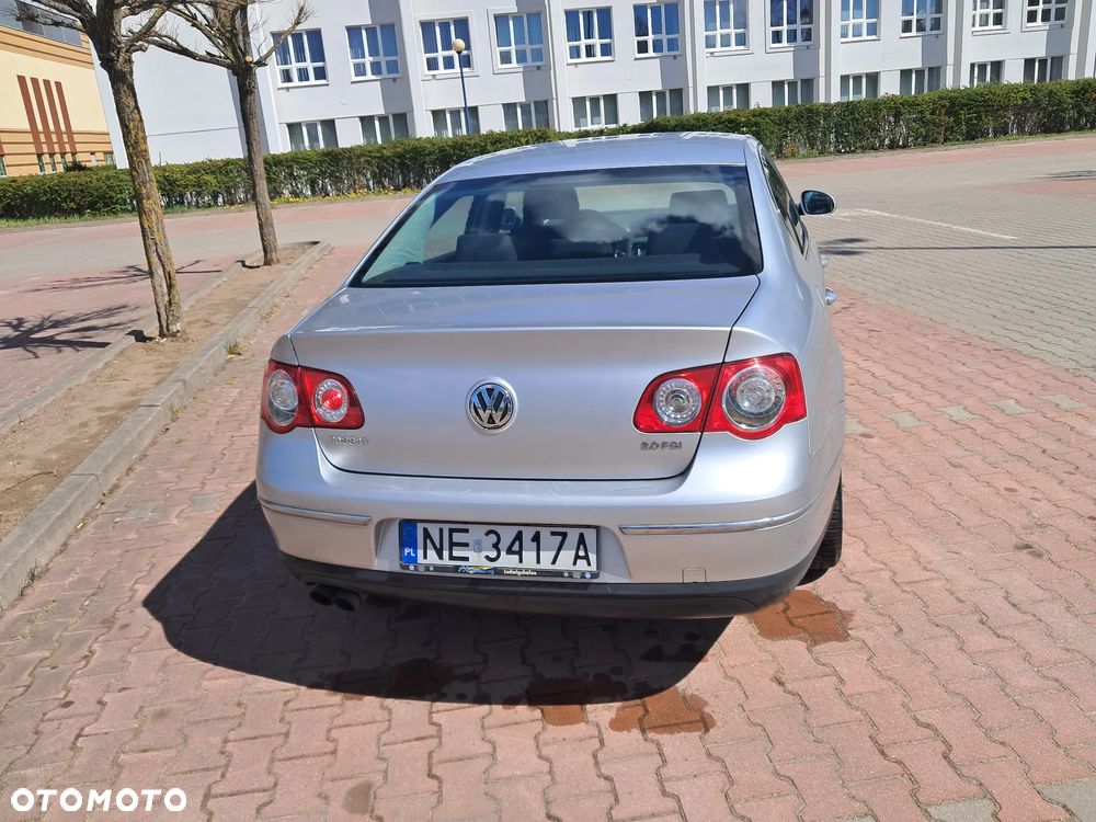 Volkswagen Passat 2.0 FSI Comfortline - 3
