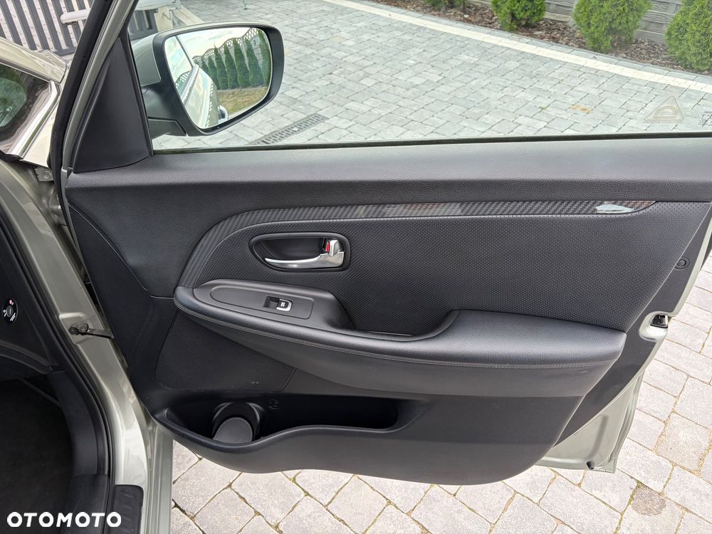 Kia Carens 1.7 CRDi Business Line 7os 7DCT - 33