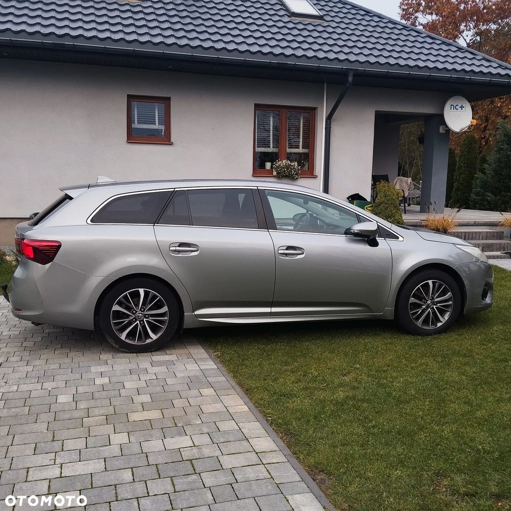 Toyota Avensis 2.0 D-4D Prestige - 2