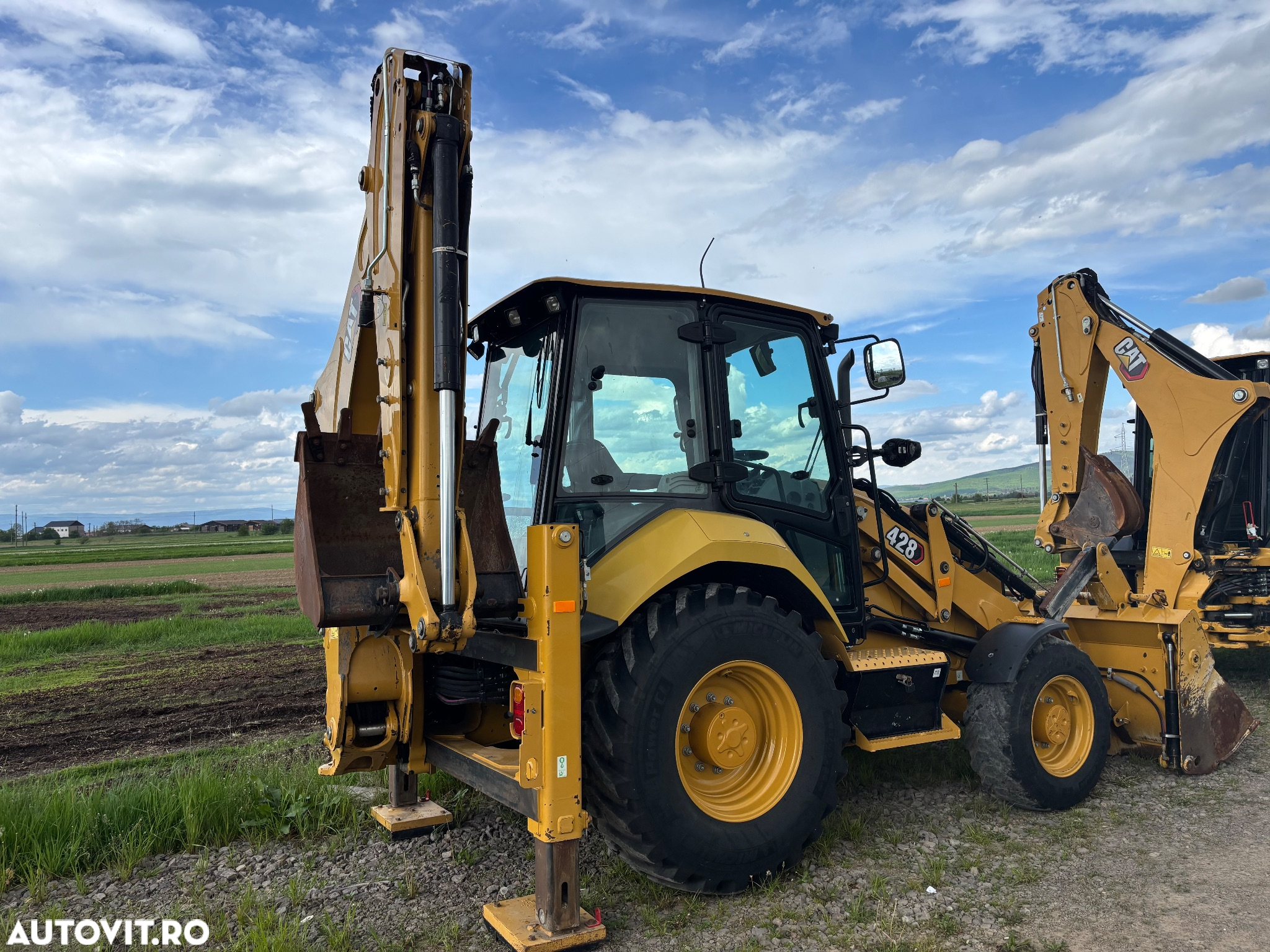 Cat 428, 2 bucati disponibile, an 2023, 1200 ore respectiv 1800 ore - 15