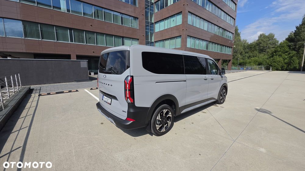 Ford Tourneo Custom - 13