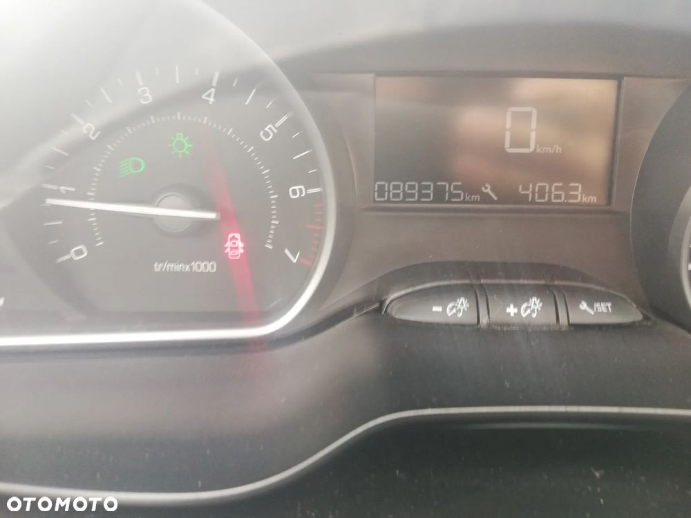 Peugeot 208 82 PureTech Style - 6