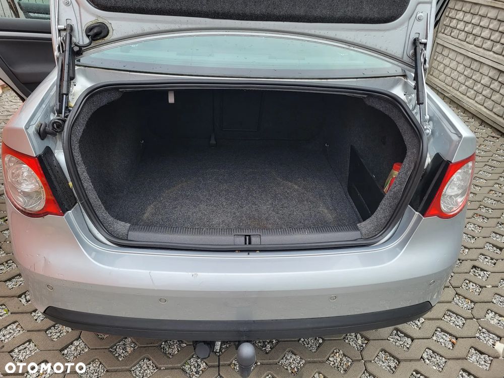 Volkswagen Jetta 1.9 TDI Comfortline - 5
