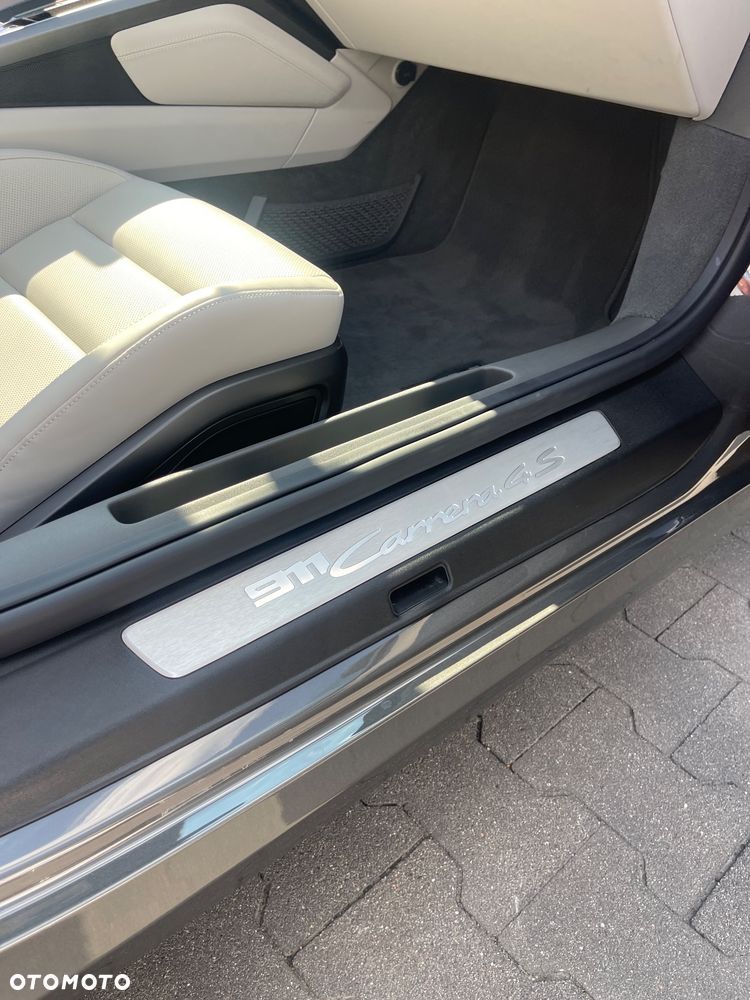 Porsche 911 Carrera 4S - 24