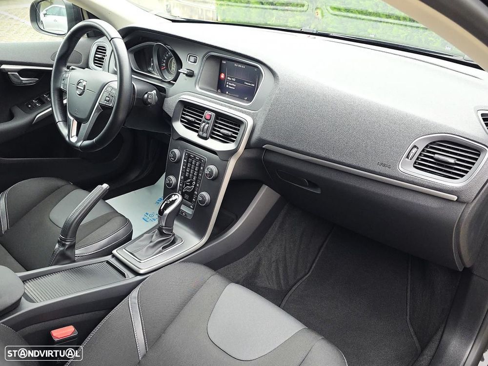 Volvo V40 2.0 D2 Momentum Geartronic - 17