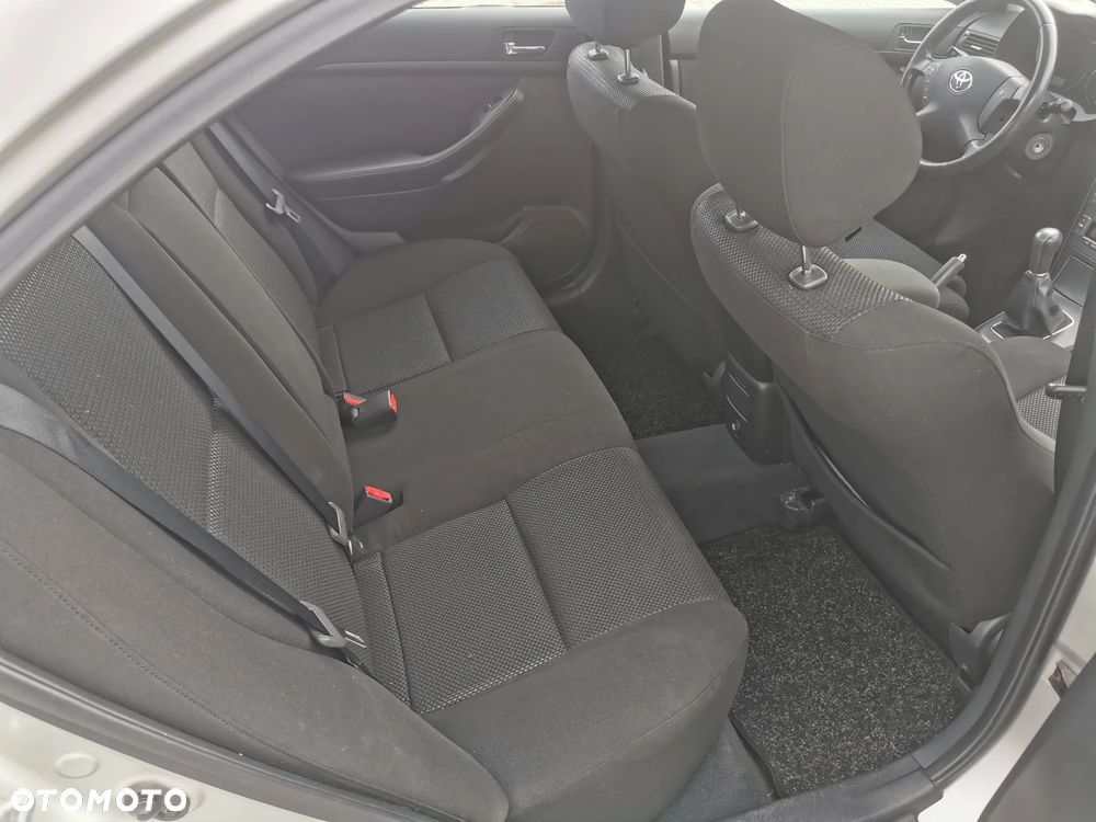 Toyota Avensis - 17