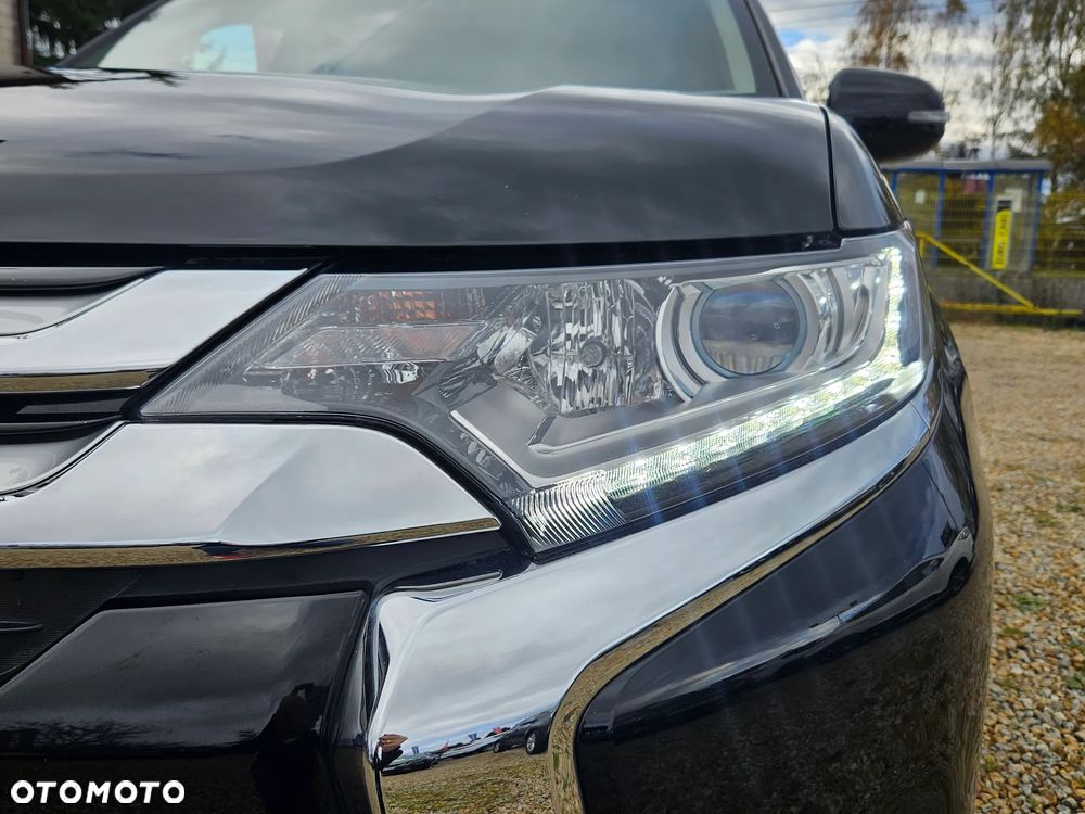 Mitsubishi Outlander 2.0 Invite + 2WD - 12
