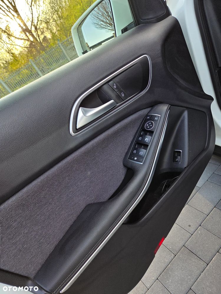 Mercedes-Benz GLA - 22