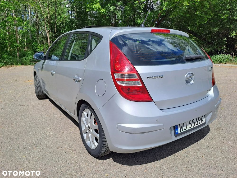 Hyundai i30 1.6 CRDi Comfort EU5 - 11