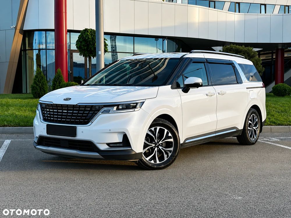 Kia Carnival - 1