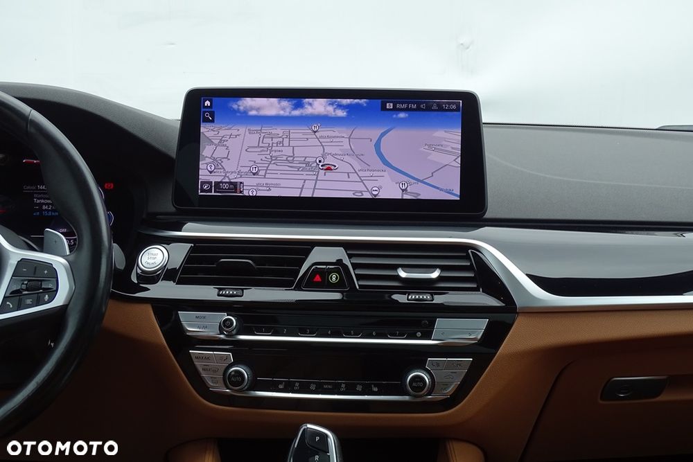 BMW Seria 5 530e xDrive M Sport sport - 39
