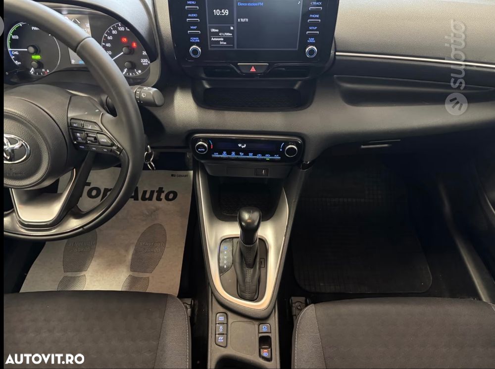 Toyota Yaris Hybrid 130 1.5 VVT-i Premiere Edition - 10