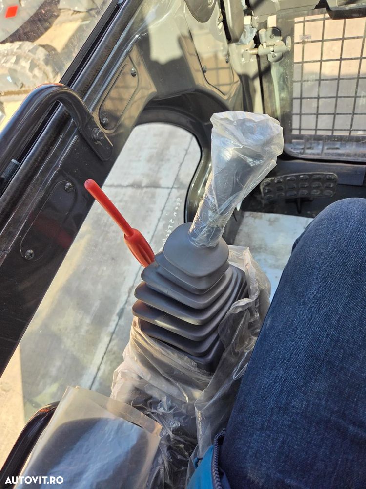 Hitachi 14 tone, 2025, NOU, Cupa 0,8m, Adancime sapare 4,5m, latime 2,49m, inst picon pe brate, Aer conditionat, hidraulica HITACHI, protectie cabina, motor ISUZU, posibilitate leasing-PROMOTIE 79.900 EUR+Tva - 23