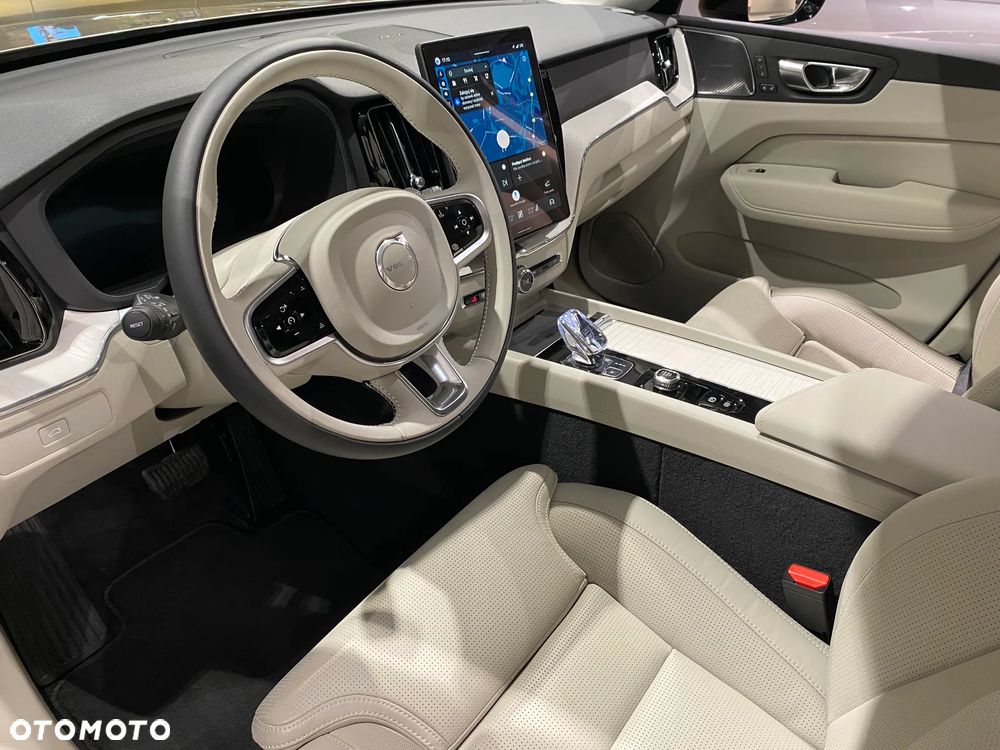 Volvo XC 60 B5 B AWD Plus Dark - 3