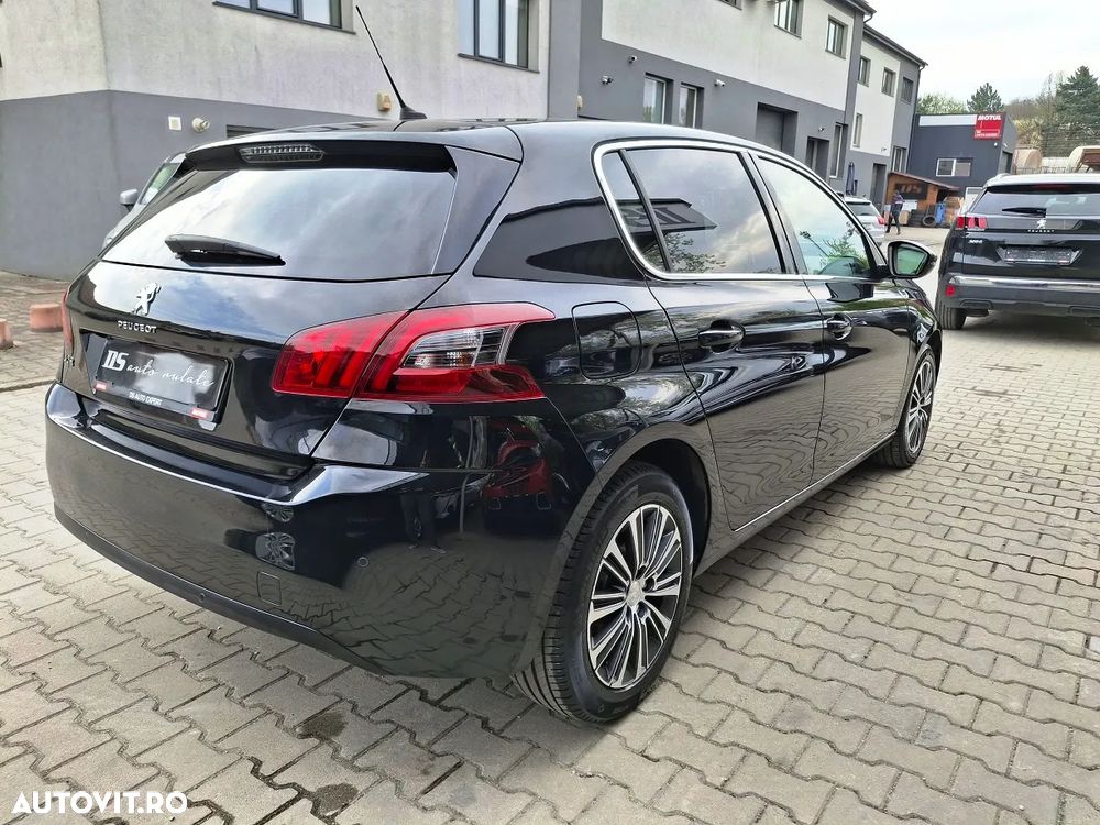 Peugeot 308 1.2 L PureTech Turbo Allure - 5
