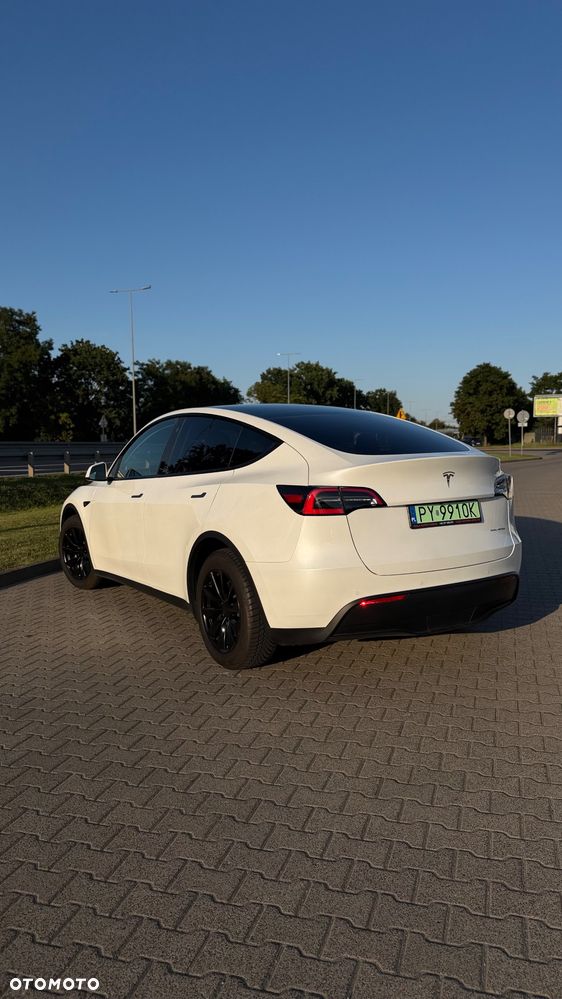 Tesla Model Y Long Range AWD - 3