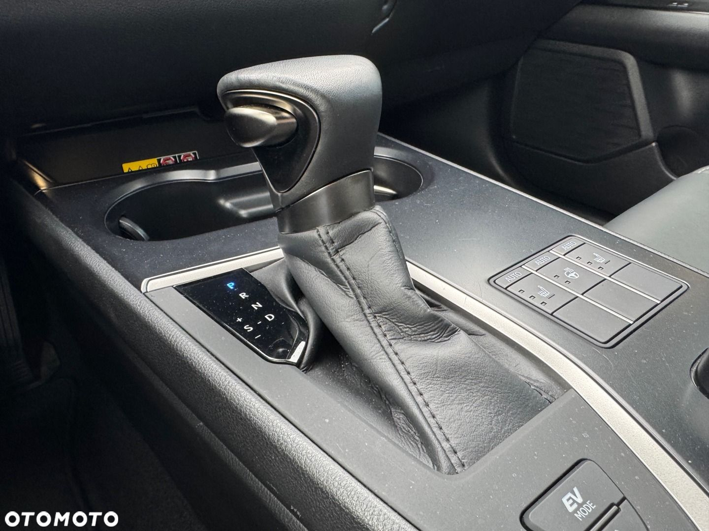 Lexus UX 250h GPF F Sport Design 2WD - 18