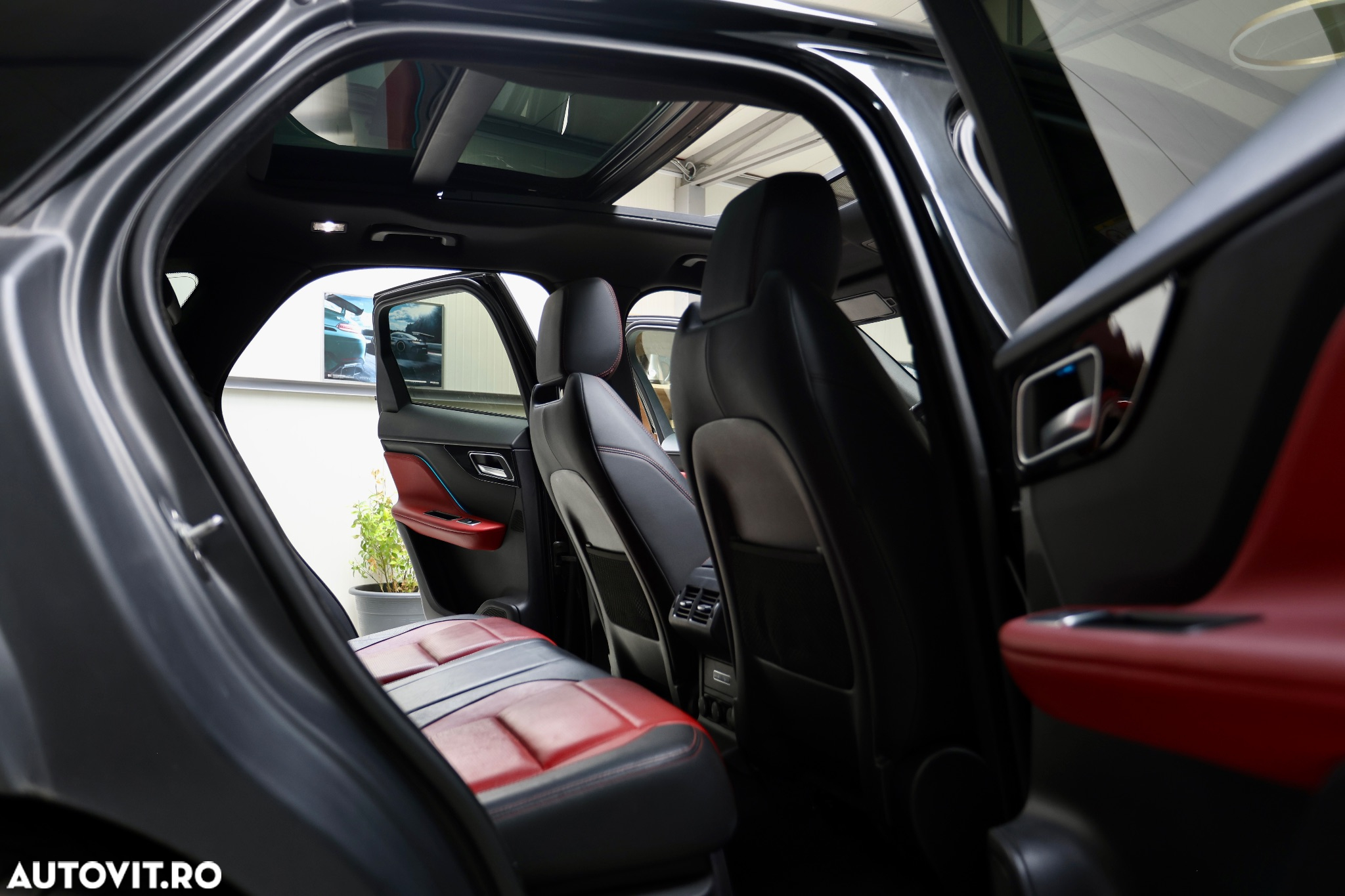 Jaguar F-Pace D165 AWD R-Dynamic S - 34