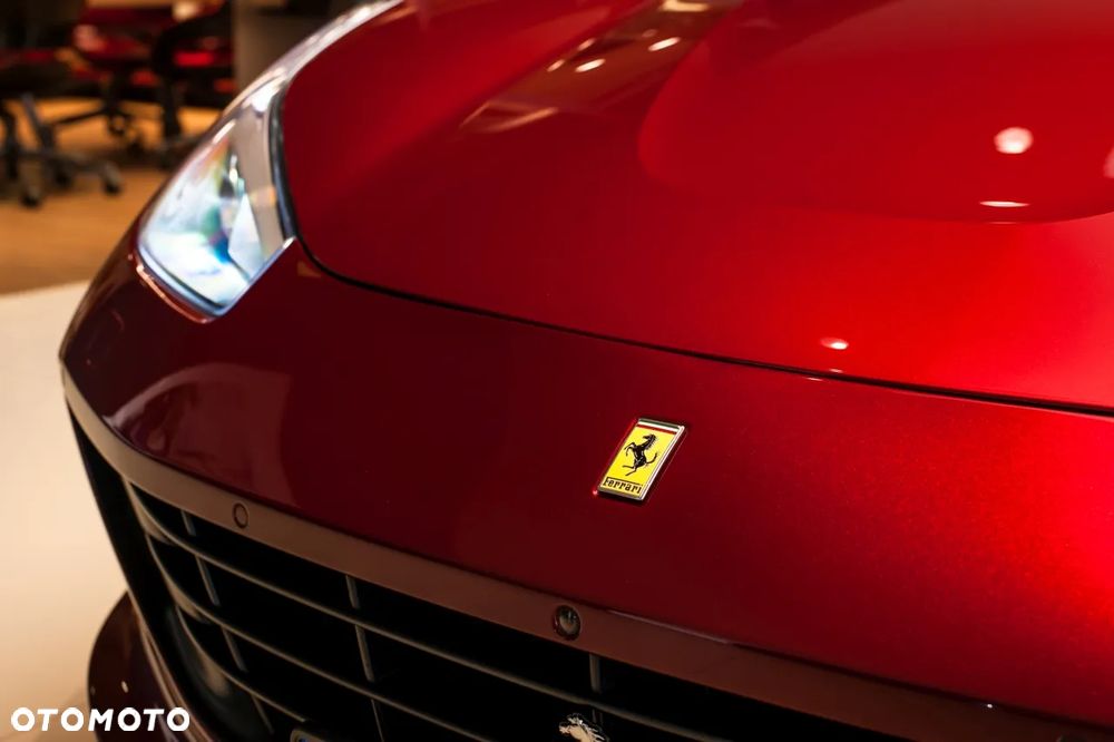 Ferrari GTC4Lusso - 9