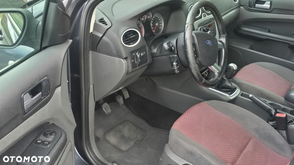 Ford Focus 1.6 16V Ambiente - 9