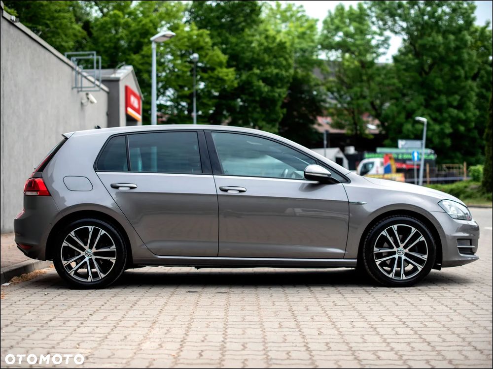Volkswagen Golf - 5